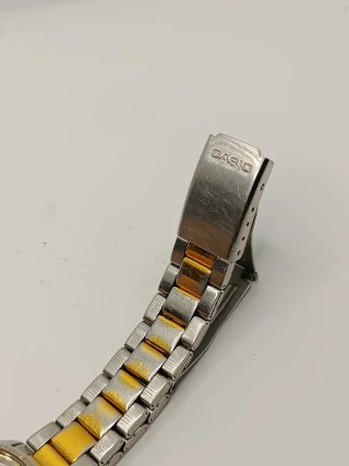 Reloj Casio Mujer Dorado y Plateado