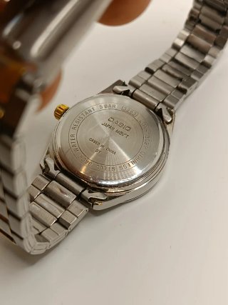 Reloj Casio Mujer Dorado y Plateado