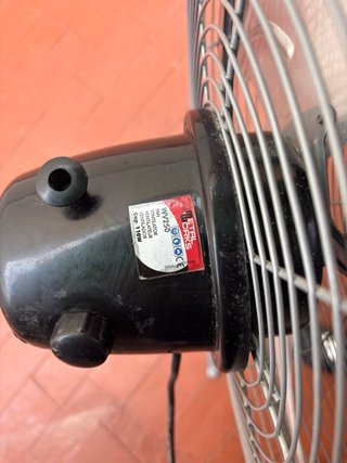Ventilador de pie metálico