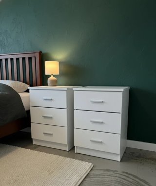 2 Mesitas de noche con 3 cajones