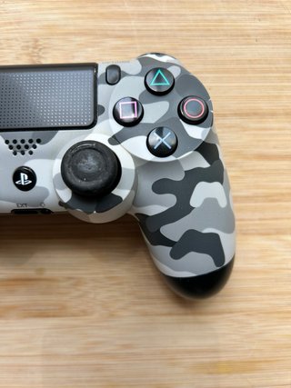 PlayStation 4 Slim con 2 controller e 3 giochi