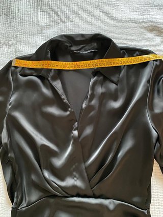 Vestido negro satinado Zara