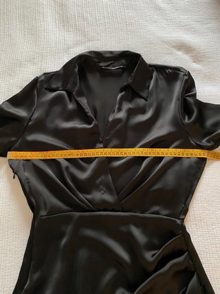 Vestido negro satinado Zara