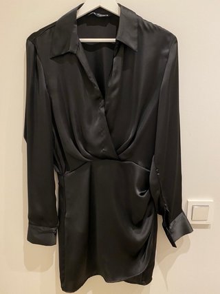 Vestido negro satinado Zara