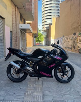 Yamaha TZR 40cc Negra y rosa