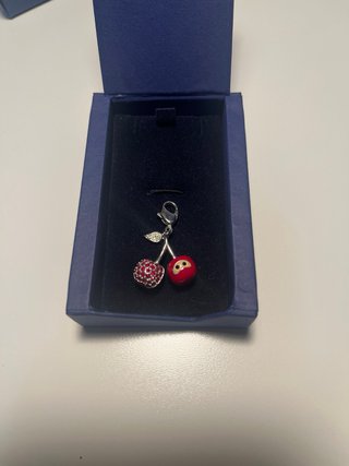 Charm Swarovski Cerezas Rojas y Plateadas