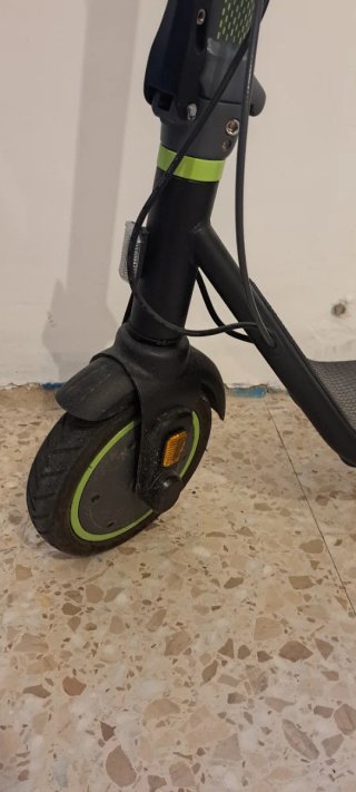 Patinete Eléctrico Cecotec 20km Autonomía