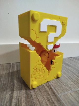 Caja de Mario Bros con Seta y Moneda