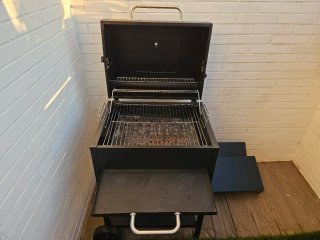 Barbacoa de carbón negra