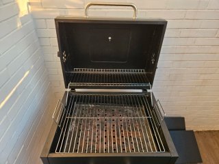 Barbacoa de carbón negra