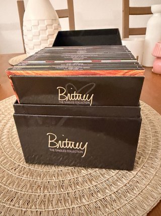 Caja Britney The Singles Collection