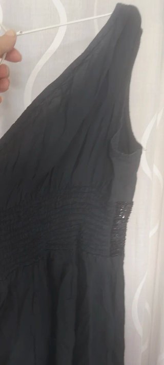 Vestido negro con pedrería
