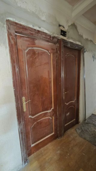 Puerta de madera interior