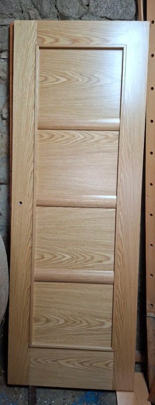 Puerta de madera de roble