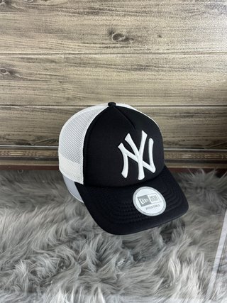 Gorra New Era NY Negra y Blanca