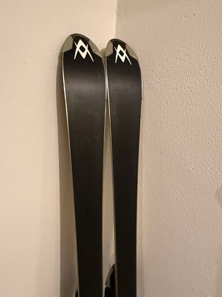 Esquís Völkl Carver V2 con fijaciones Marker