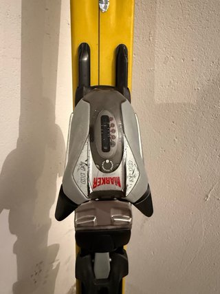Esquís Völkl Carver V2 con fijaciones Marker