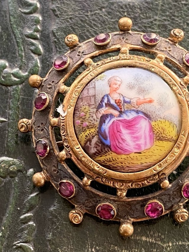 Precioso broche antiguo pintado a mano.
