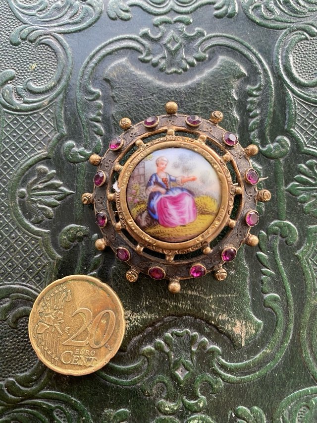 Precioso broche antiguo pintado a mano.