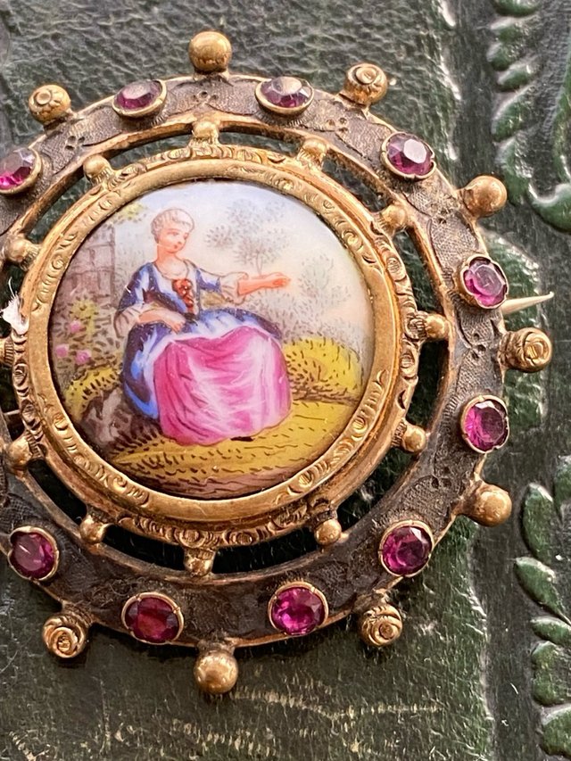 Precioso broche antiguo pintado a mano.
