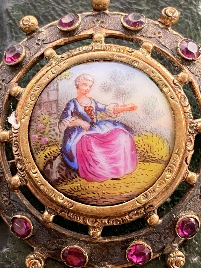 Precioso broche antiguo pintado a mano.
