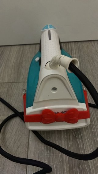Plancha de ropa con funda protectora