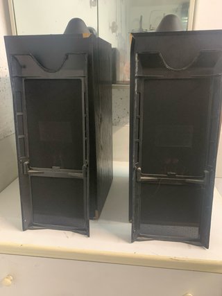 Altavoces Wharfedale Negros y Marrones
