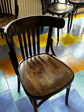 Silla de madera estilo Thonet