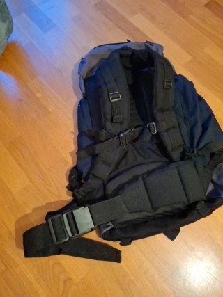 Mochila senderismo negra y gris