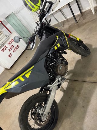 Husqvarna 701 Supermoto