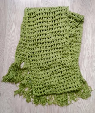 Boina y bufanda de lana, a juego. Hechas a mano