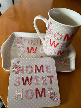 Seg de regalo nuevo ( taza , posavasos y bandeja)