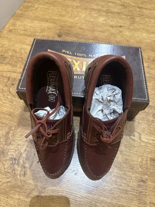 Zapatos náuticos de piel marrón