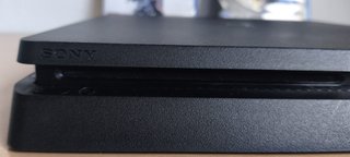 PS4 Slim Nero + 2 Giochi + Controller