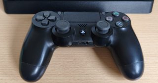 PS4 Slim Nero + 2 Giochi + Controller