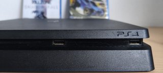 PS4 Slim Nero + 2 Giochi + Controller