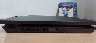 PS4 Slim Nero + 2 Giochi + Controller