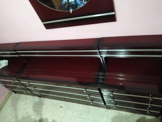 Cómoda, 2 mesitas,espejo madera y estantería auxil