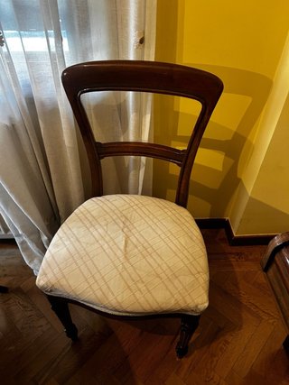 Sillas de madera maciza tapizadas