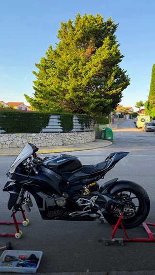 Ducati Panigale V4 2025 Carbono