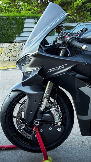 Ducati Panigale V4 2025 Carbono