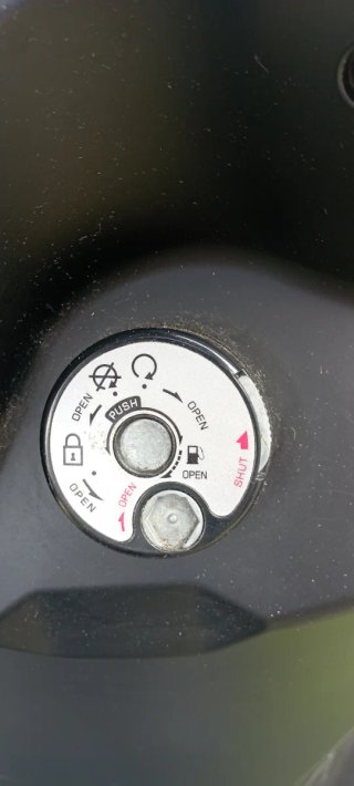 Moto Scooter SYM Negra Automática