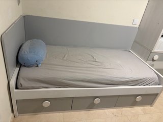 Habitación juvenil completa gris