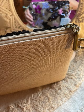 Bolso de mano con abalorios