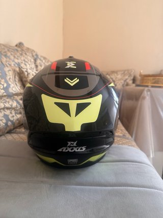 Casco de moto HRP negro y amarillo