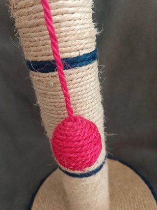 Rascador para gatos y gatitos con juguete