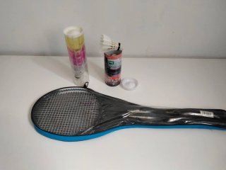 Set de bádminton con raqueta y volantes