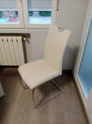 Mesa extensible blanca y cristal 1.40m a 2.20m