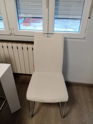 Mesa extensible blanca y cristal 1.40m a 2.20m