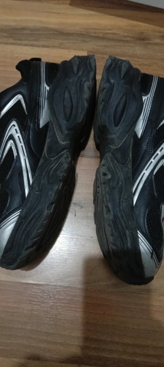 Zapatillas Bershka Negras y Plateadas Talla 42